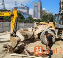 操板鸡视频网站高温下的坚守｜道路建设者用汗水铺就畅通路